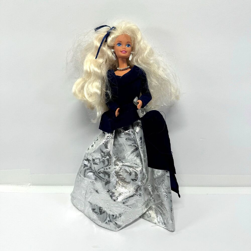 Winter Velvet Barbie 1995 Avon Exclusive Special Edition Collectible Souvenir